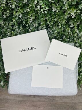 CHANEL Blank Card & Tissue Paper Gift Set